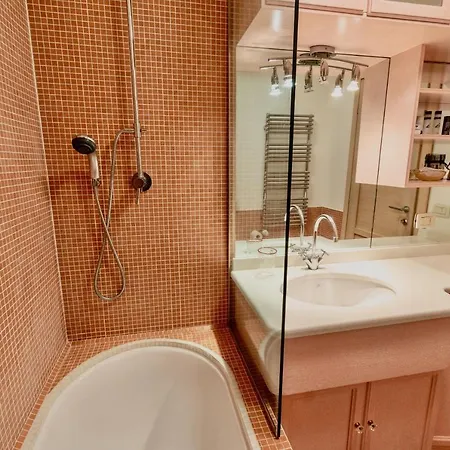 Luxury With Private Gym Apartment *